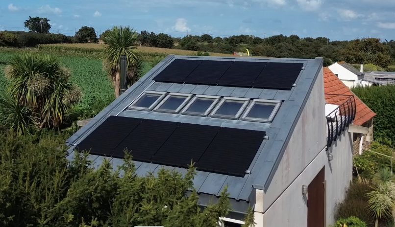 Panneaux photovoltaïques toiture ardoise Bretagne