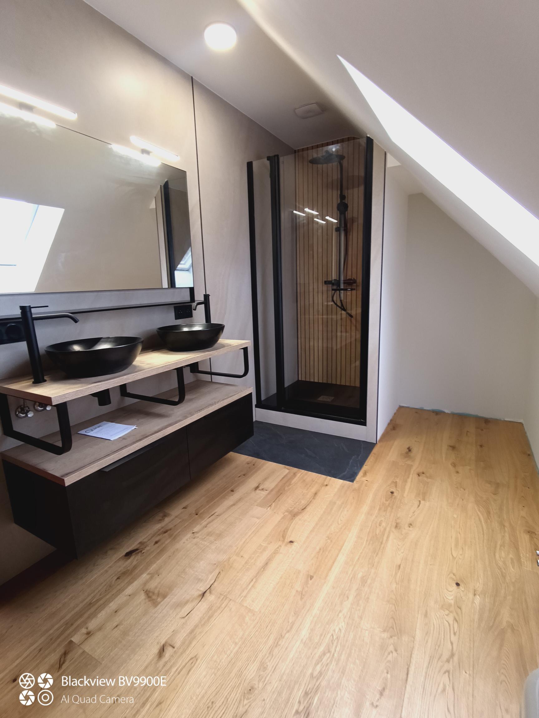 Salle de bain moderne après travaux